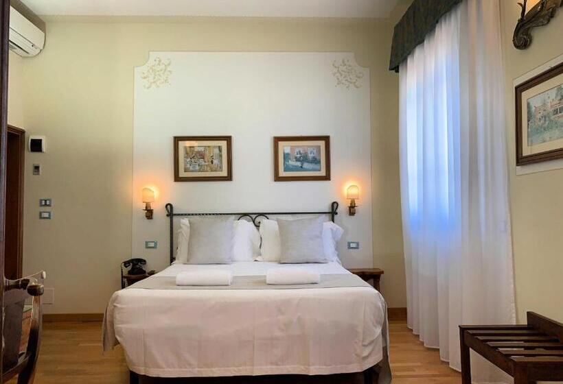 Camera Standard, David