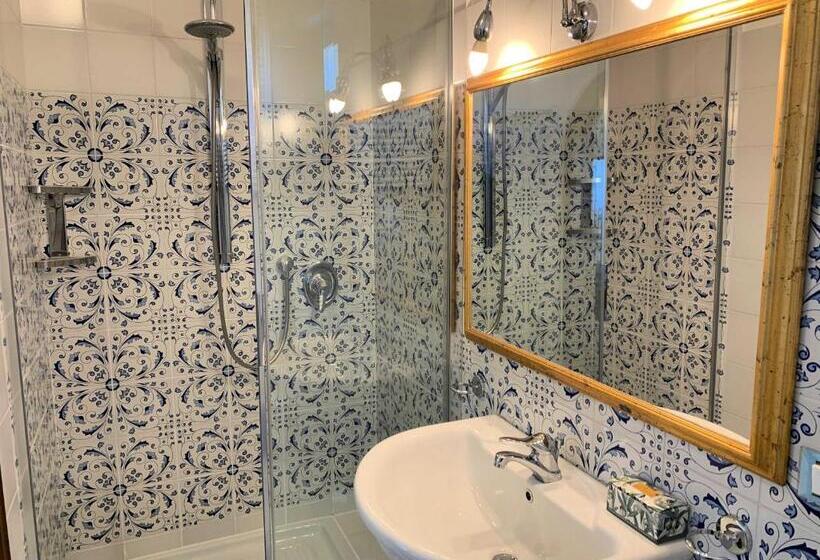 Camera Standard, David