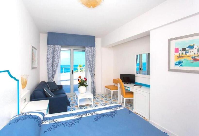 اتاق لوکس سه تخته, Ferretti