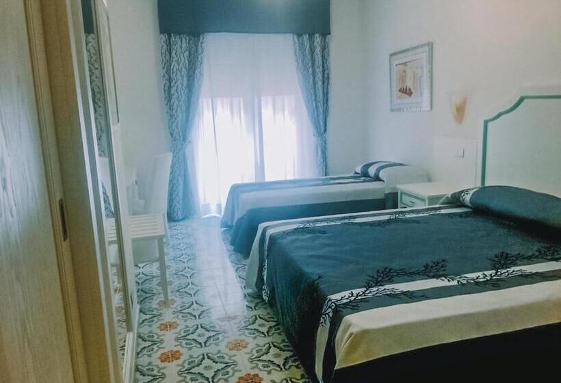 اتاق استاندارد سه نفره, Ferretti