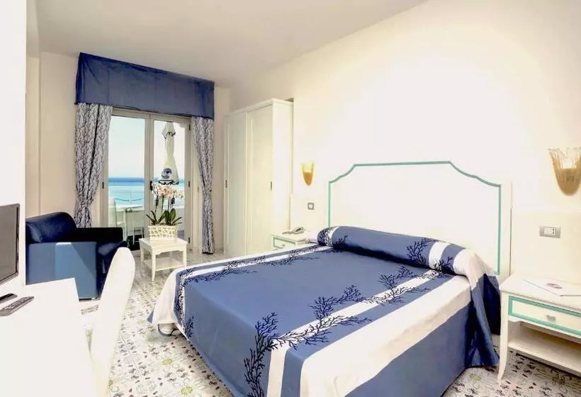 海の見えるコンフォートルーム, Ferretti