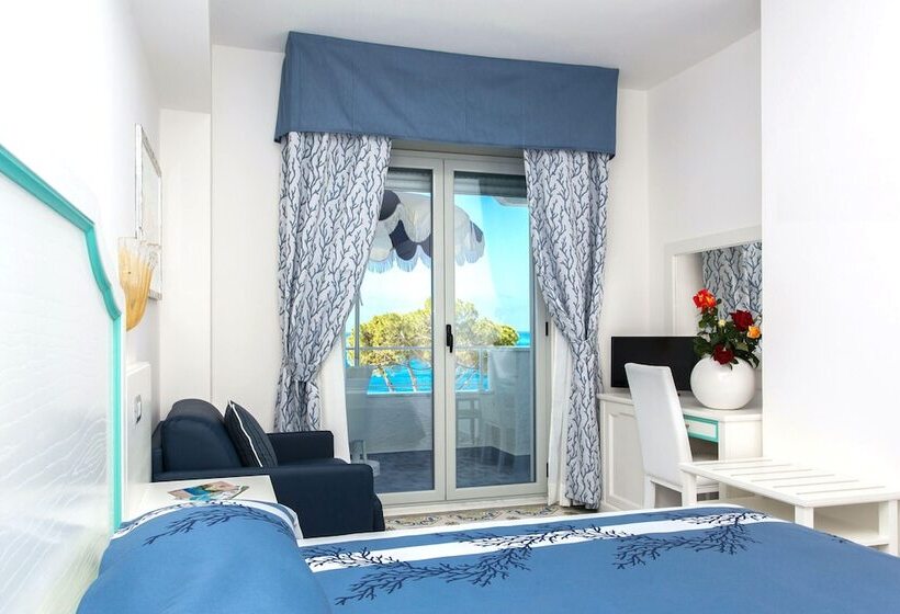 اتاق راحتی با چشم‌انداز دریا, Ferretti