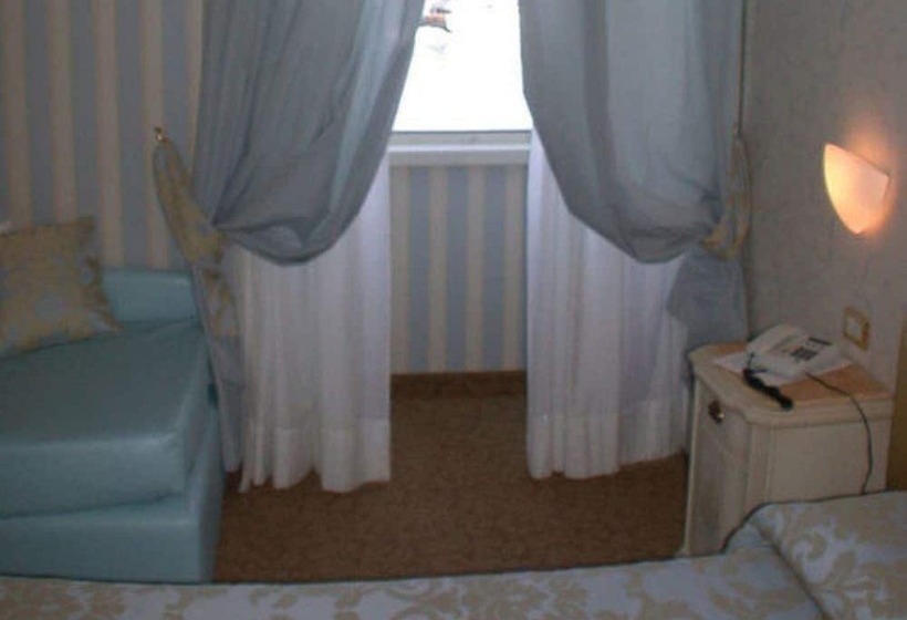 Номер Стандарт Вид на Озеро, Grand Hotel Menaggio