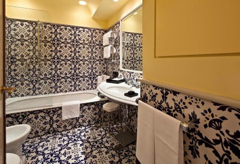 غرفة قياسية مطلّة علي البحر, Regina Isabella Resort Spa Restaurant