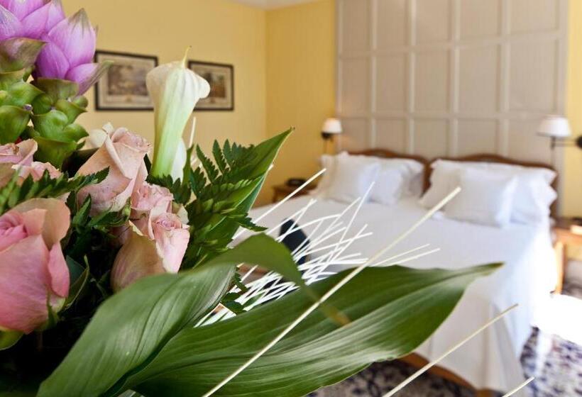غرفة قياسية مطلّة علي البحر, Regina Isabella Resort Spa Restaurant