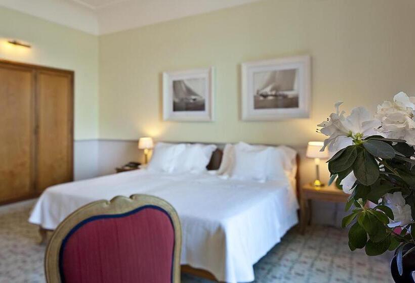 غرفة سوبيريور مطلّة علي البحر مزودة بشُرفة, Regina Isabella Resort Spa Restaurant