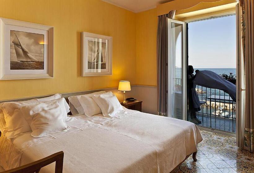 غرفة سوبيريور مطلّة علي البحر مزودة بشُرفة, Regina Isabella Resort Spa Restaurant