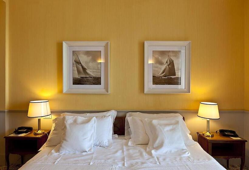 غرفة سوبيريور مطلّة علي البحر مزودة بشُرفة, Regina Isabella Resort Spa Restaurant