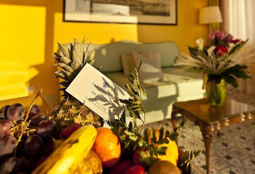 جناح جونيور مطلّ علي البحر, Regina Isabella Resort Spa Restaurant