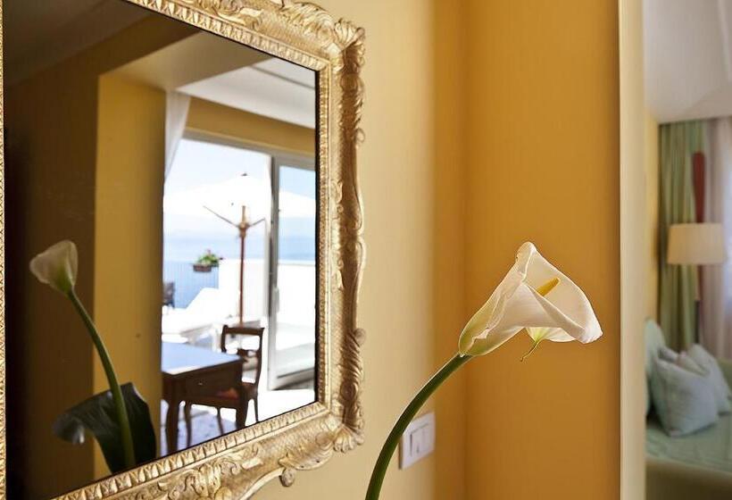 جناح جونيور مطلّ علي البحر, Regina Isabella Resort Spa Restaurant