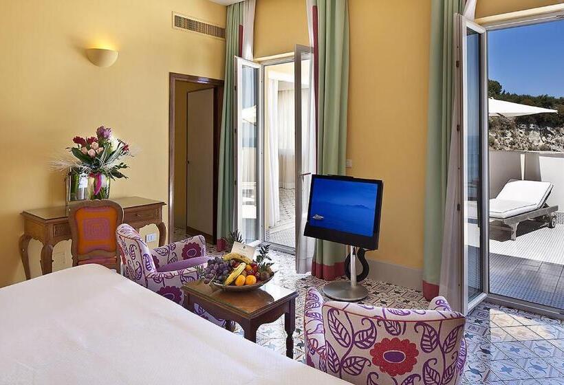 جناح جونيور مطلّ علي البحر, Regina Isabella Resort Spa Restaurant