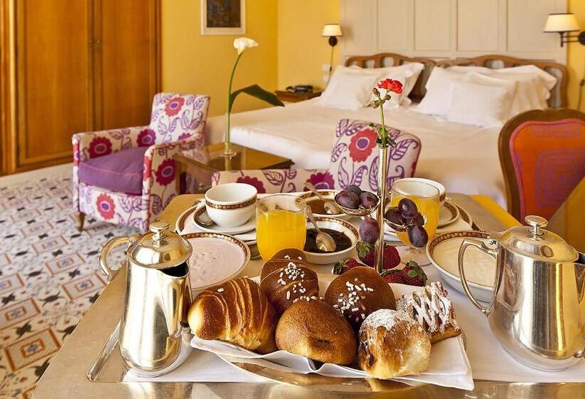 جناح جونيور مطلّ علي البحر, Regina Isabella Resort Spa Restaurant