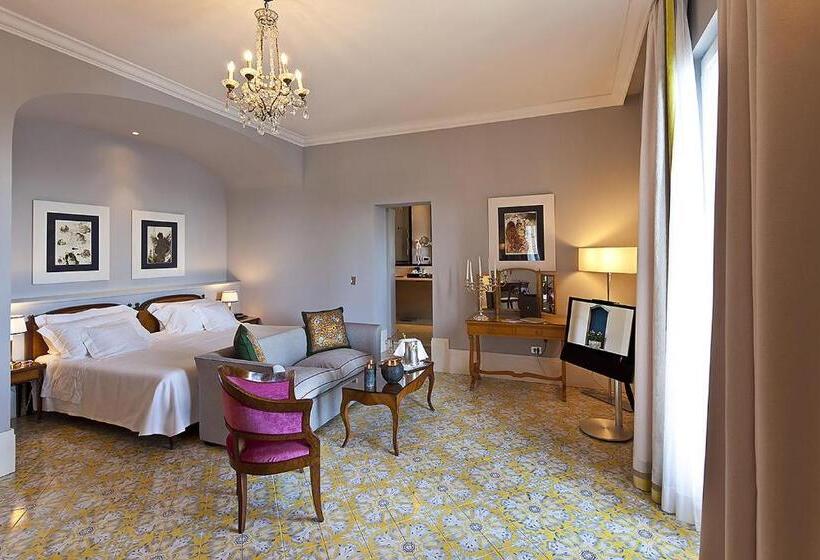 غرفة ديلوكس مطلّة علي البحر مزوَّدة بشُرفة, Regina Isabella Resort Spa Restaurant