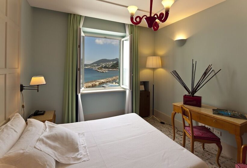 غرفة قياسية مطلّة علي البحر, Regina Isabella Resort Spa Restaurant