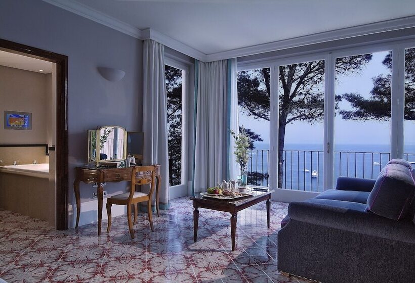 غرفة ديلوكس مطلّة علي البحر مزوَّدة بشُرفة, Regina Isabella Resort Spa Restaurant