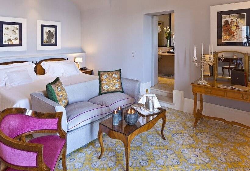 غرفة ديلوكس مطلّة علي البحر مزوَّدة بشُرفة, Regina Isabella Resort Spa Restaurant