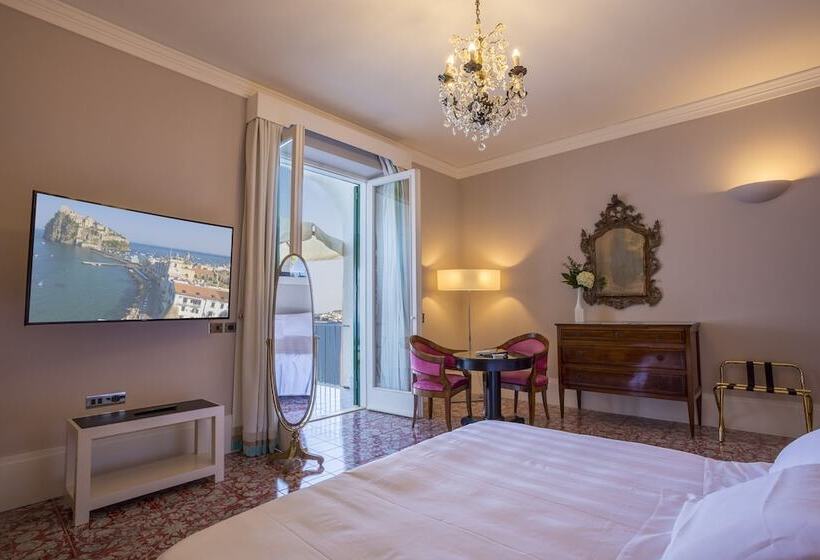 غرفة ديلوكس مطلّة علي البحر مزوَّدة بشُرفة, Regina Isabella Resort Spa Restaurant