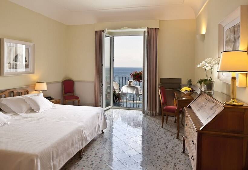 غرفة سوبيريور مطلّة علي البحر مزودة بشُرفة, Regina Isabella Resort Spa Restaurant