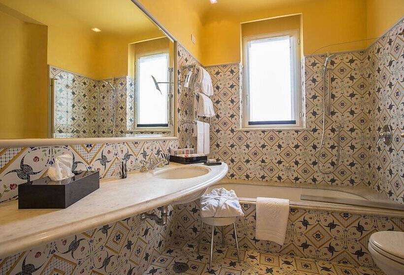 جناح جونيور مطلّ علي البحر, Regina Isabella Resort Spa Restaurant