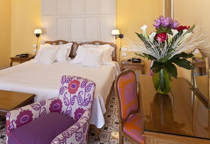 جناح جونيور مطلّ علي البحر, Regina Isabella Resort Spa Restaurant