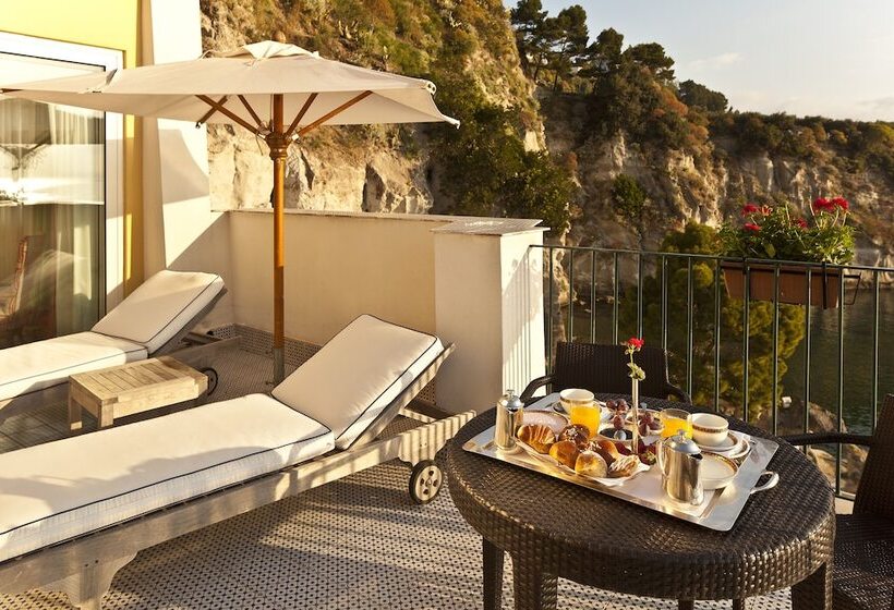 جناح جونيور مطلّ علي البحر, Regina Isabella Resort Spa Restaurant