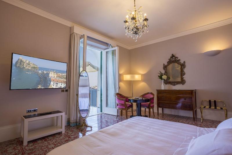 غرفة ديلوكس مطلّة علي البحر مزوَّدة بشُرفة, Regina Isabella Resort Spa Restaurant