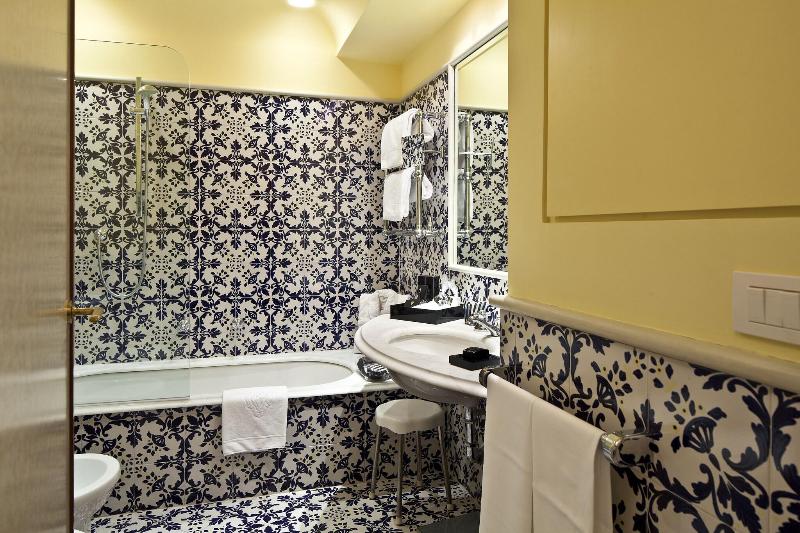 غرفة قياسية مطلّة علي البحر, Regina Isabella Resort Spa Restaurant