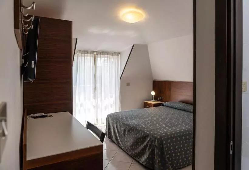 Habitaciï¿½n Estï¿½ndar Abuhardillada, Mare Blu
