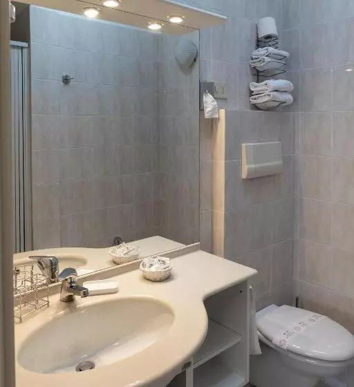 Habitaciï¿½n Estï¿½ndar Abuhardillada, Mare Blu