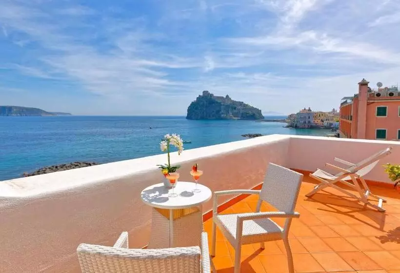 اتاق لوکس با چشم‌انداز دریا, Mare Blu Terme