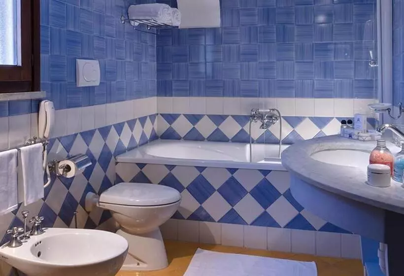 اتاق لوکس با چشم‌انداز دریا, Mare Blu Terme