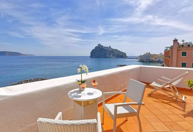 اتاق لوکس با چشم‌انداز دریا, Mare Blu Terme
