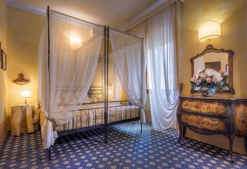 اتاق استاندارد سه نفره, Palazzo Dal Borgo