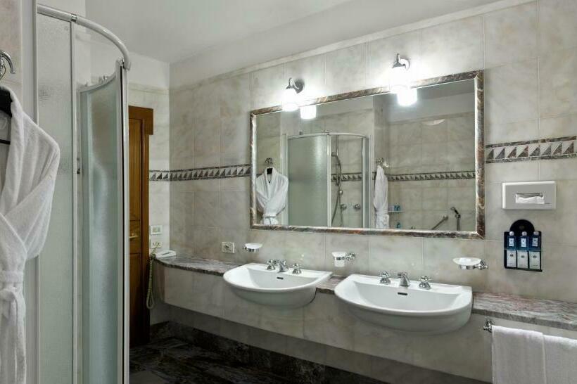 اتاق استاندارد سه نفره, Pierre