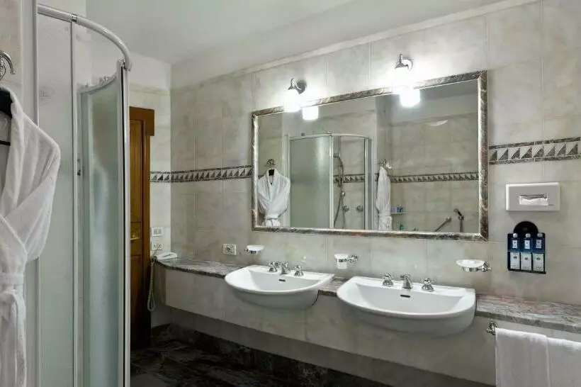 Quarto Triplo Standart, Pierre