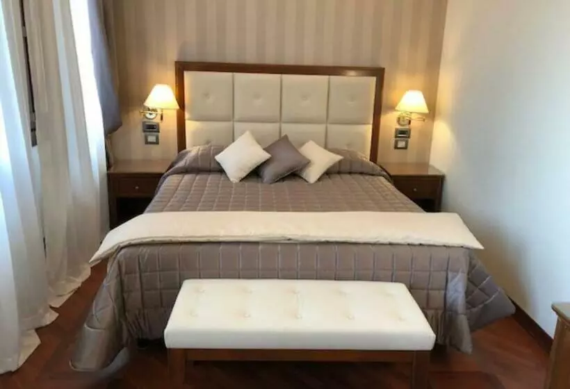 Quarto deluxe, Pierre