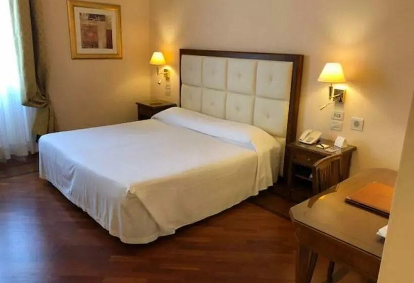 Quarto deluxe, Pierre