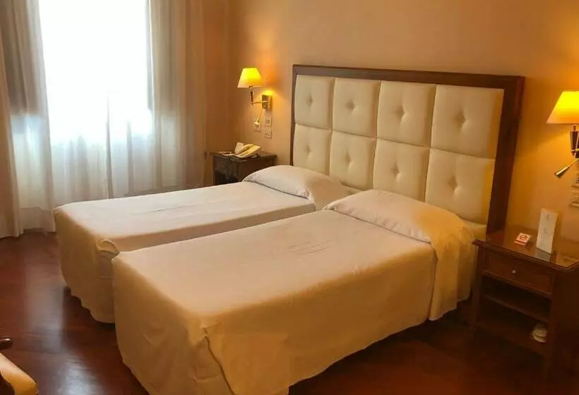 Quarto deluxe, Pierre