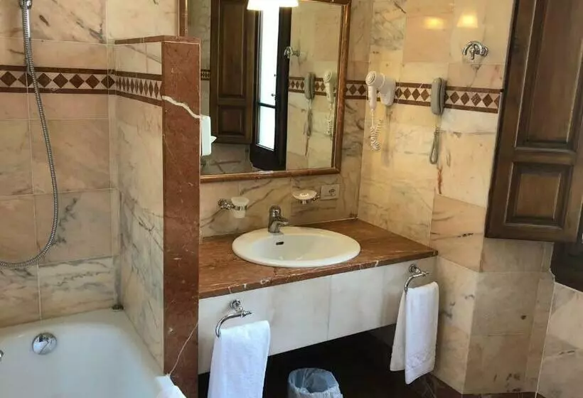 Quarto deluxe, Pierre