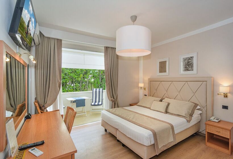 스탠다드 룸, Raffaelli Park