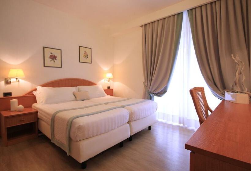 스탠다드 룸, Raffaelli Park