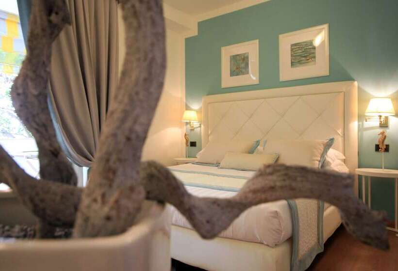 컴포트 룸, Raffaelli Park