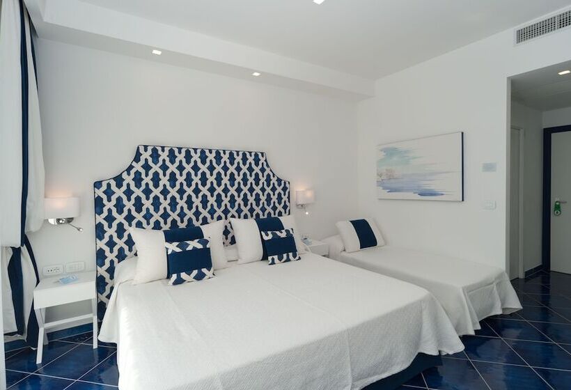 Трехместный Номер Deluxe Вид на Море, Residence Panoramic