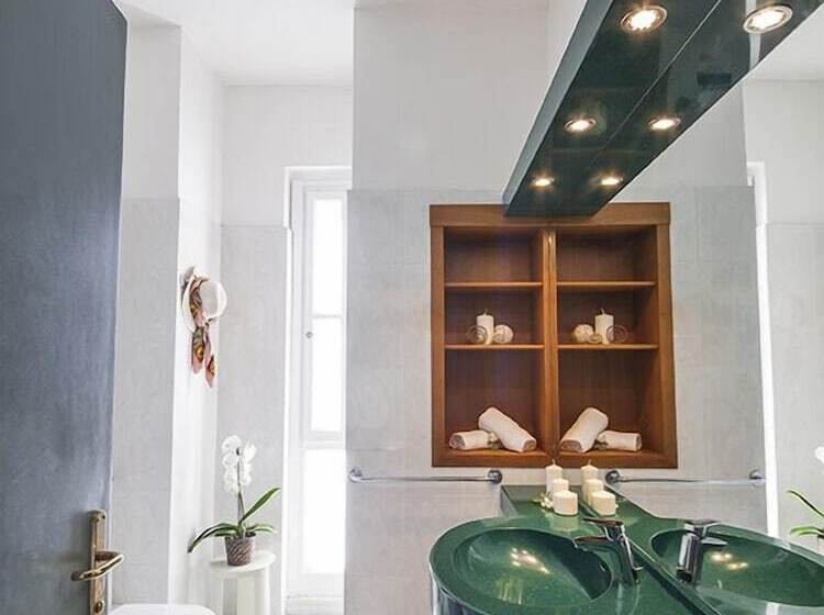 اتاق سوپریور با چشمانداز دریا و بالکن, Rex