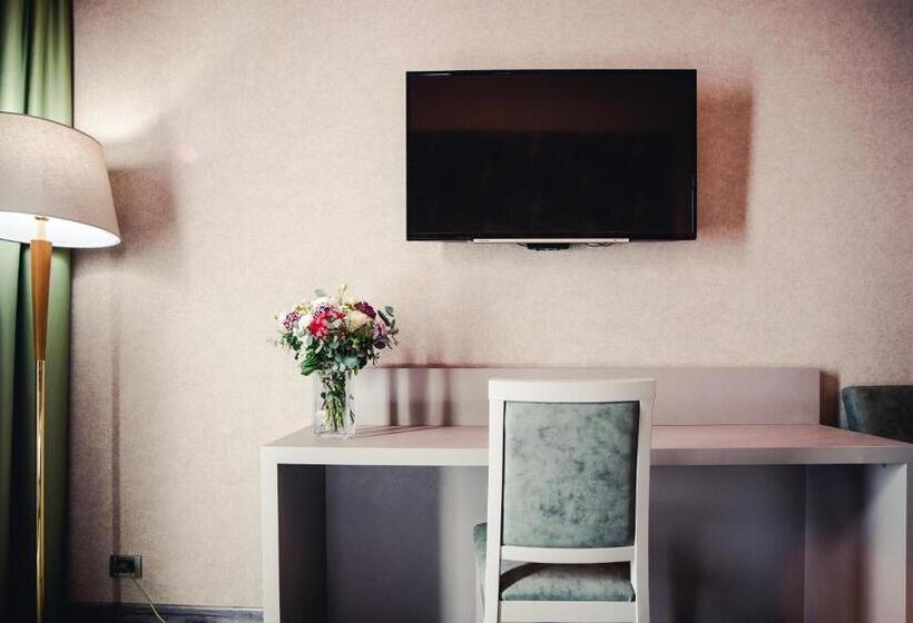 家庭间, Ala D Oro