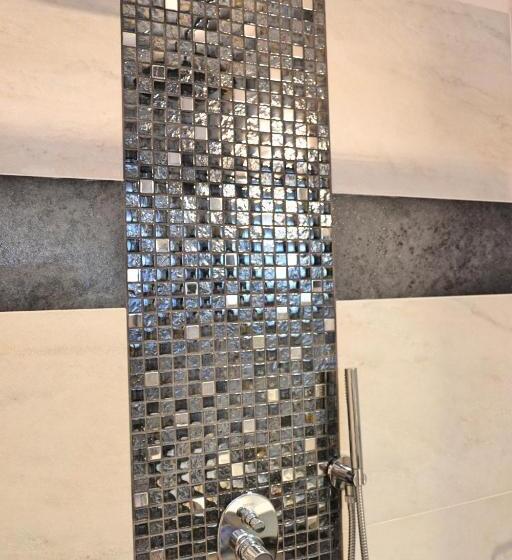 标准三人间, Tiffany