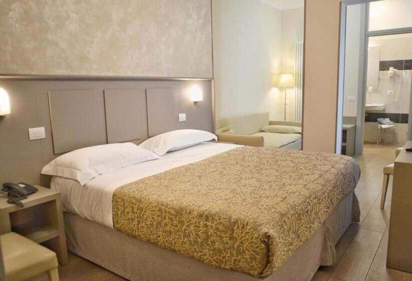 标准三人间, Tiffany