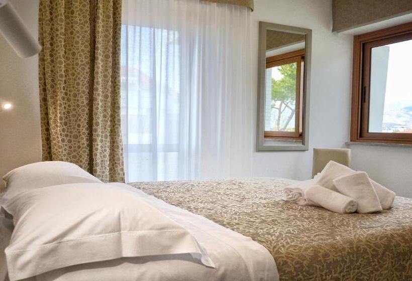 Quarto Estandar com Sacada, Tiffany