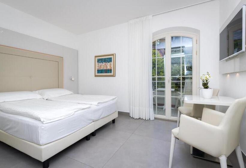 标准间带山景, Vega