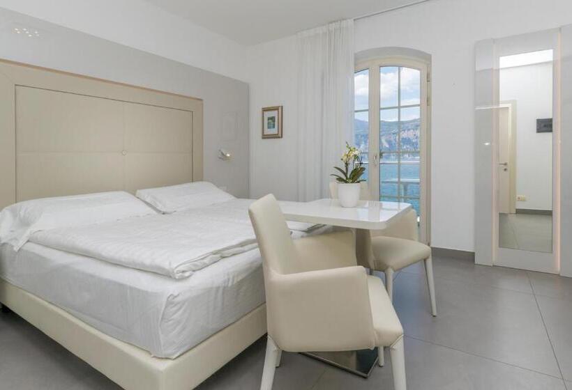 标准间带湖景, Vega